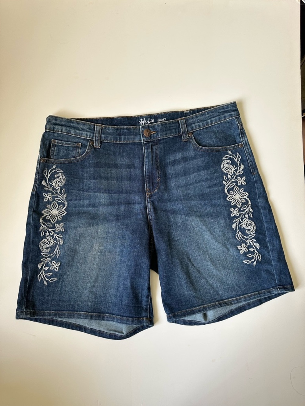 Style & Co Embroidered Dark Wash Denim Shorts ~16